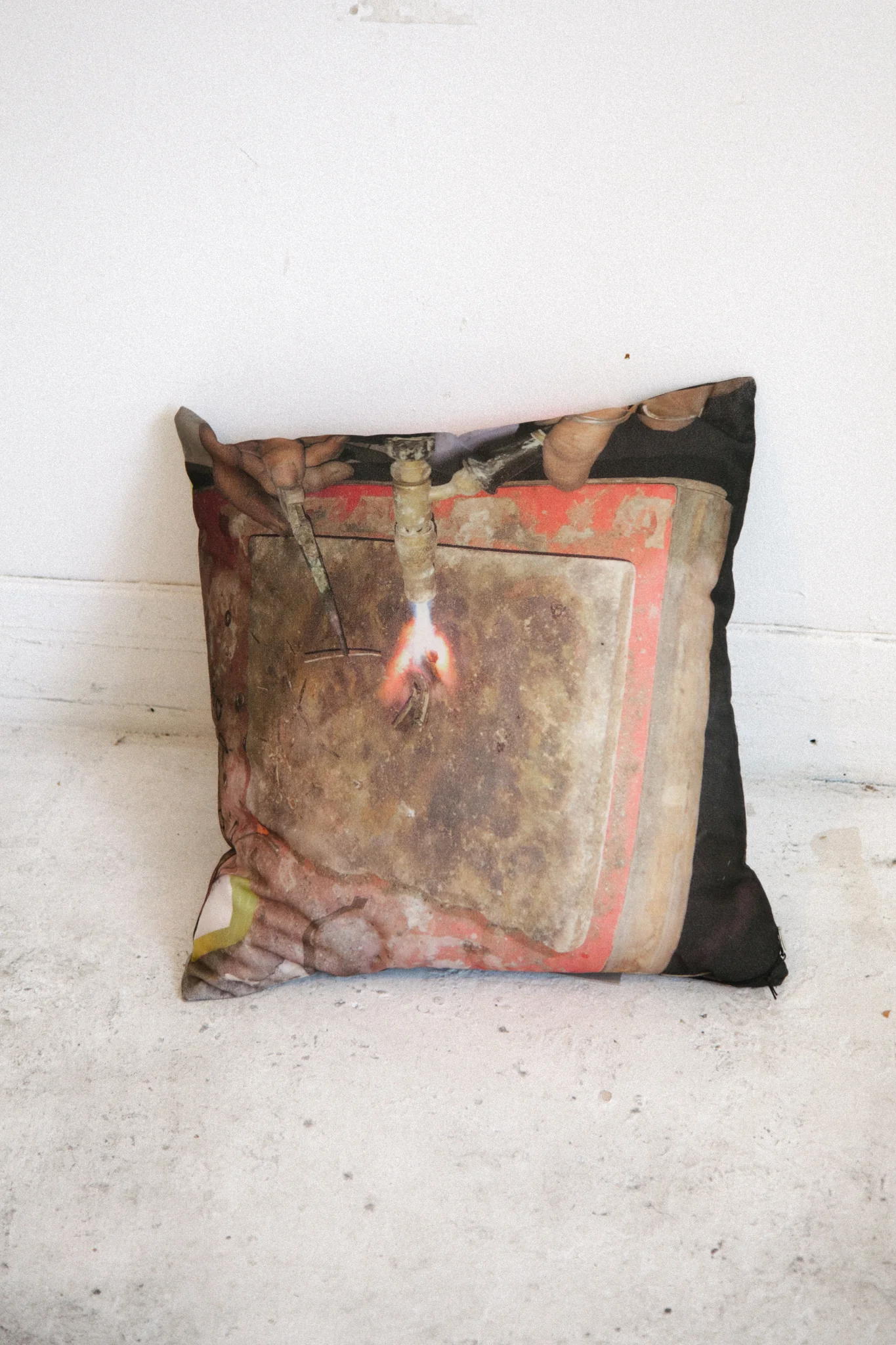 Magos Desk Pillow Case - Image 2