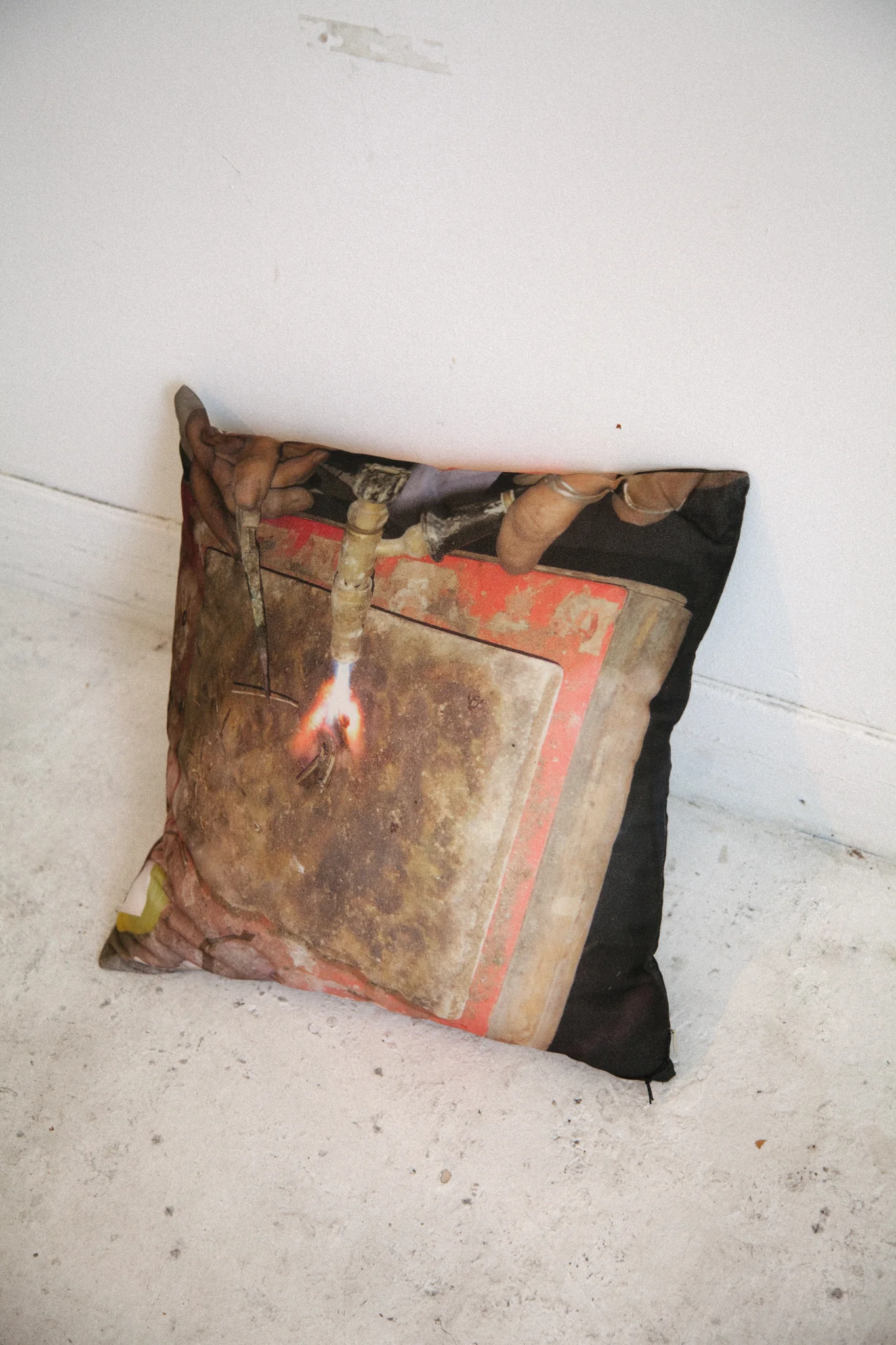 Magos Desk Pillow Case - Image 3